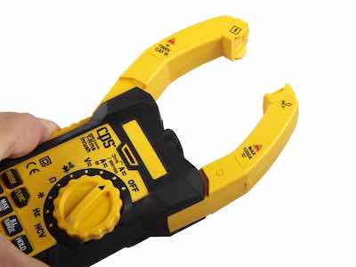 Figure 1: Use of a tong meter.