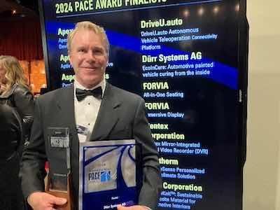 Mark Murray, Director of Sales and Marketing DÃ¼rr in North America, accepted the PACE Award.