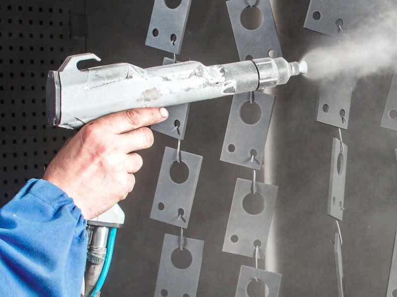 powder coat gun spraying