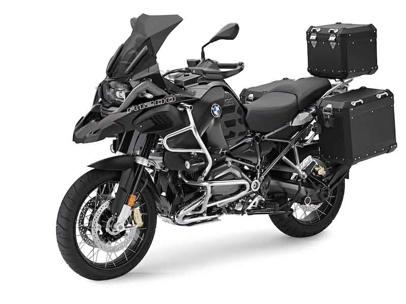 After 40 years of service, BMW Motorrad decided to replace the cathodic dip coating line at the plant in Spandau, Germany, with a new one.