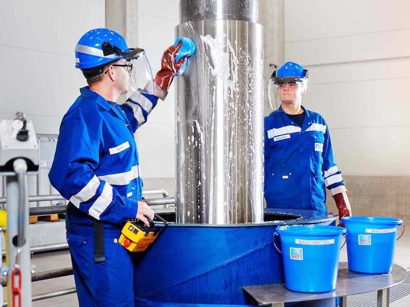 workers polish cylinder