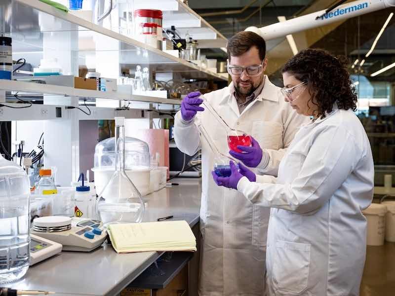 James Johnson and Danielle Nachman in APLâs PFAS research laboratory.