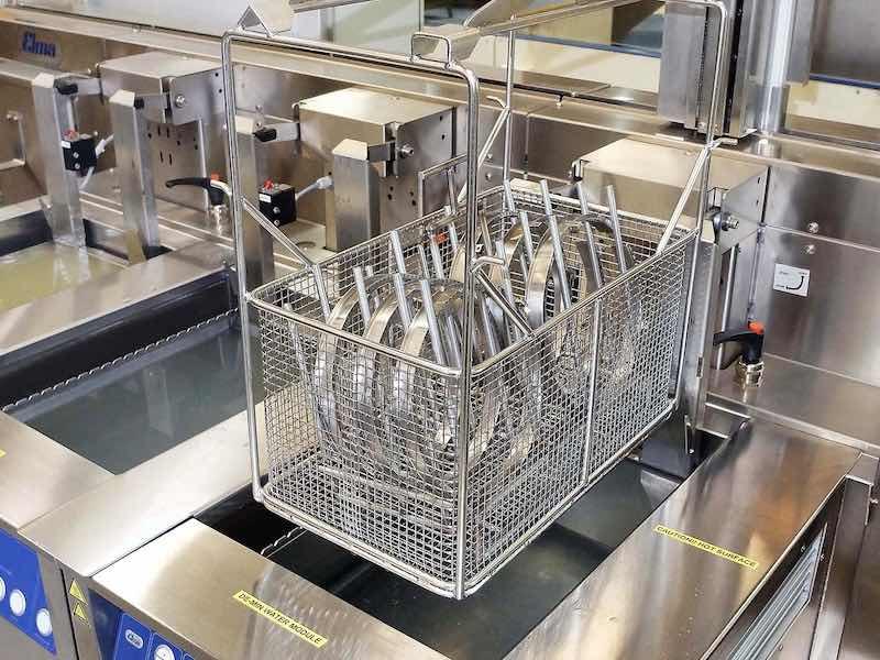 aqueous cleaning machine