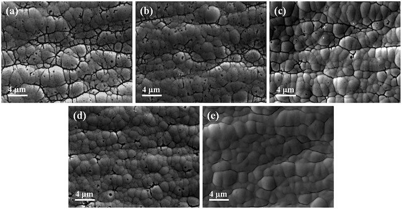 Fig. 2 SEM images of the NiâP layers after stripping the Au layer prepared from cyanide-free baths containing different concentrations of NaH2PO2: (a) 0 g Lâ1, (b) 2.5 g Lâ1, (c) 5.0 g Lâ1, (d) 7.5 g Lâ1, and (e) 10 g Lâ1.