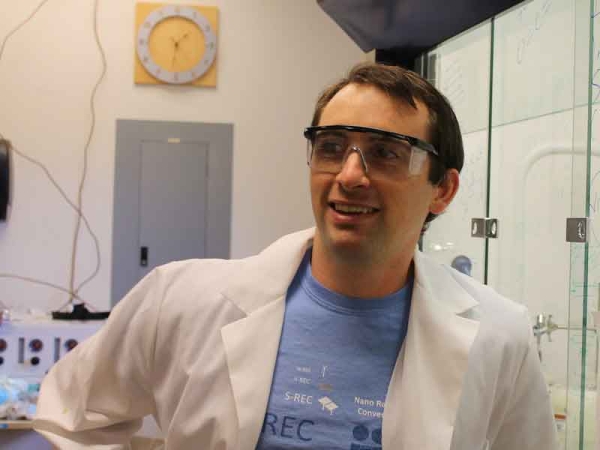Professor Wins Award for Glow-in-the-Dark Finishes for U.S. Navy